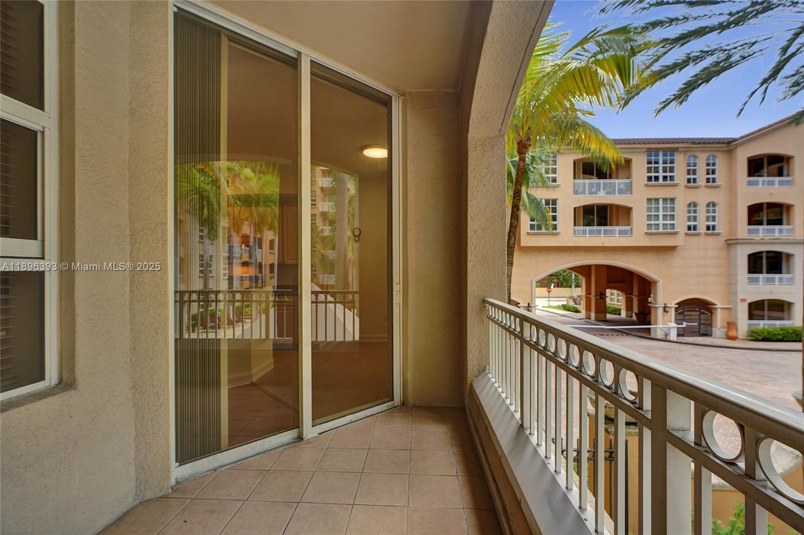 3001 NE 185th St #220, Aventura FL 33180