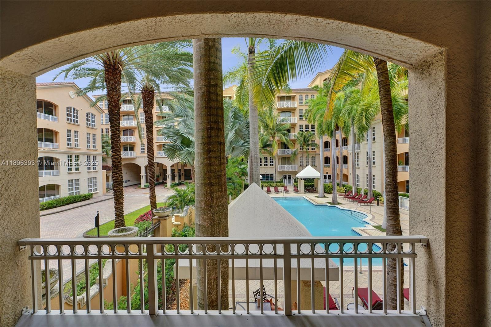 3001 NE 185th St #220, Aventura FL 33180
