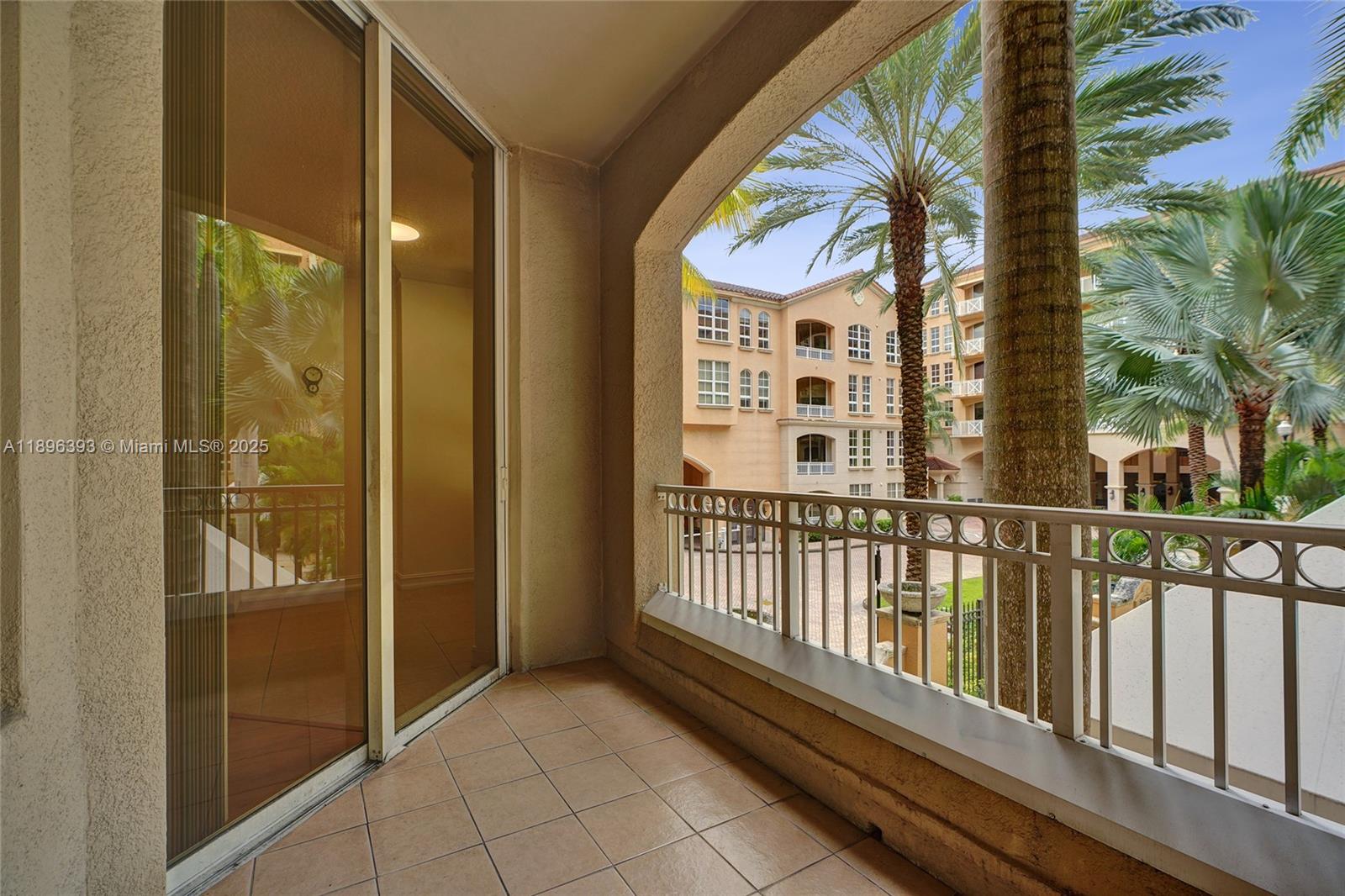 3001 NE 185th St #220, Aventura FL 33180