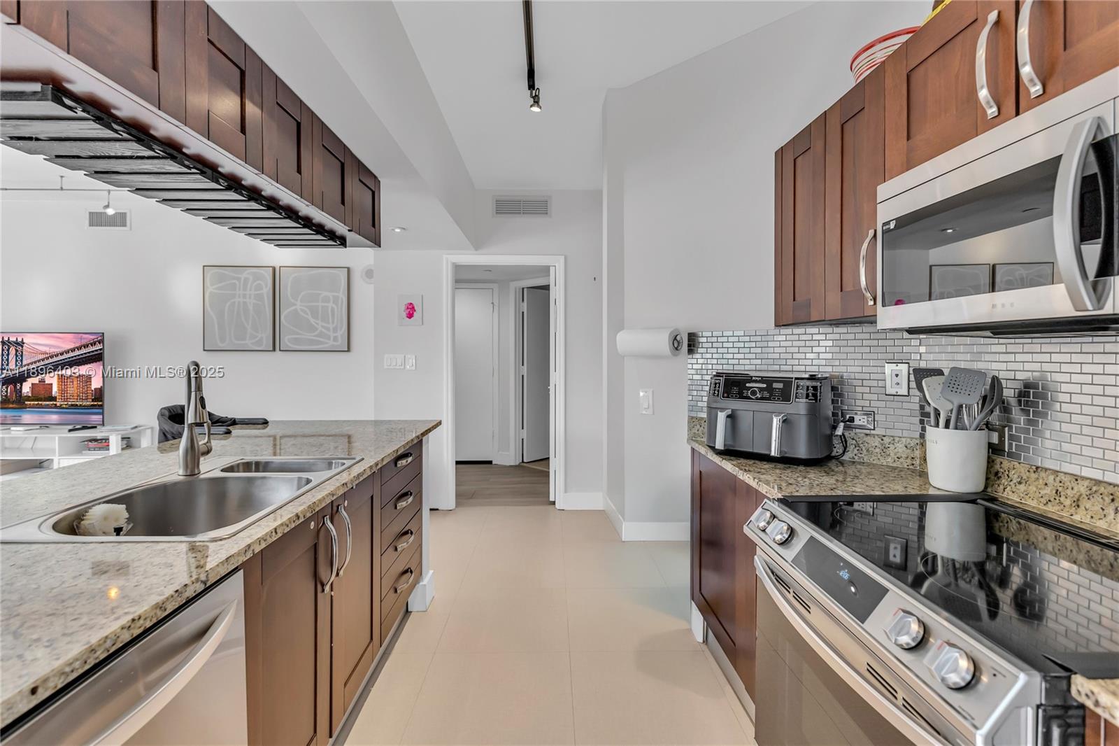 20000 E Country Club Dr #501, Aventura FL 33180