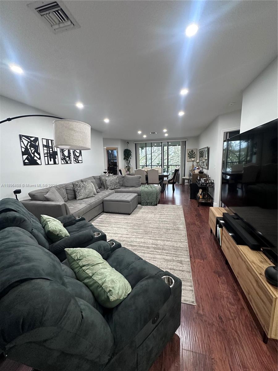 4400 NW 30th St #224, Coconut Creek FL 33066