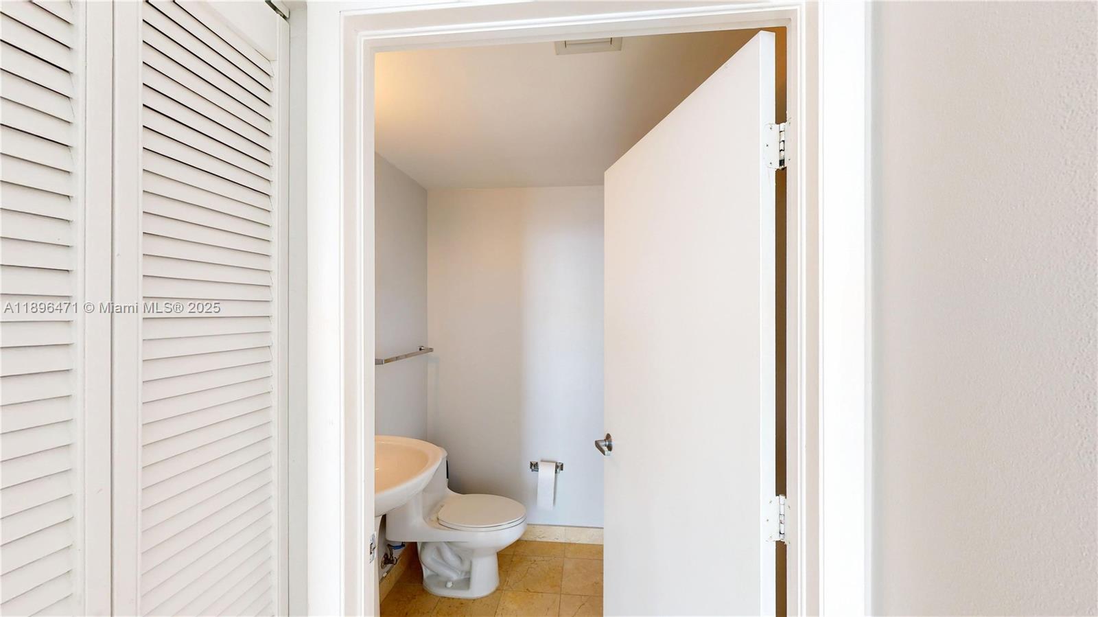 6365 Collins Ave #2904, Miami Beach FL 33141