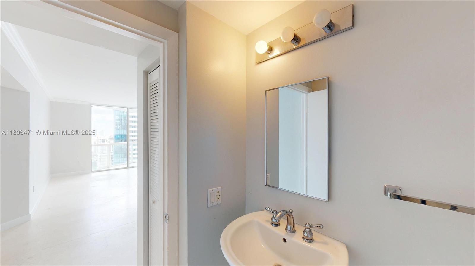 6365 Collins Ave #2904, Miami Beach FL 33141