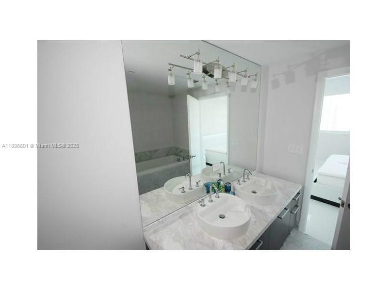 244 BISCAYNE BL #3408, Miami FL 33132