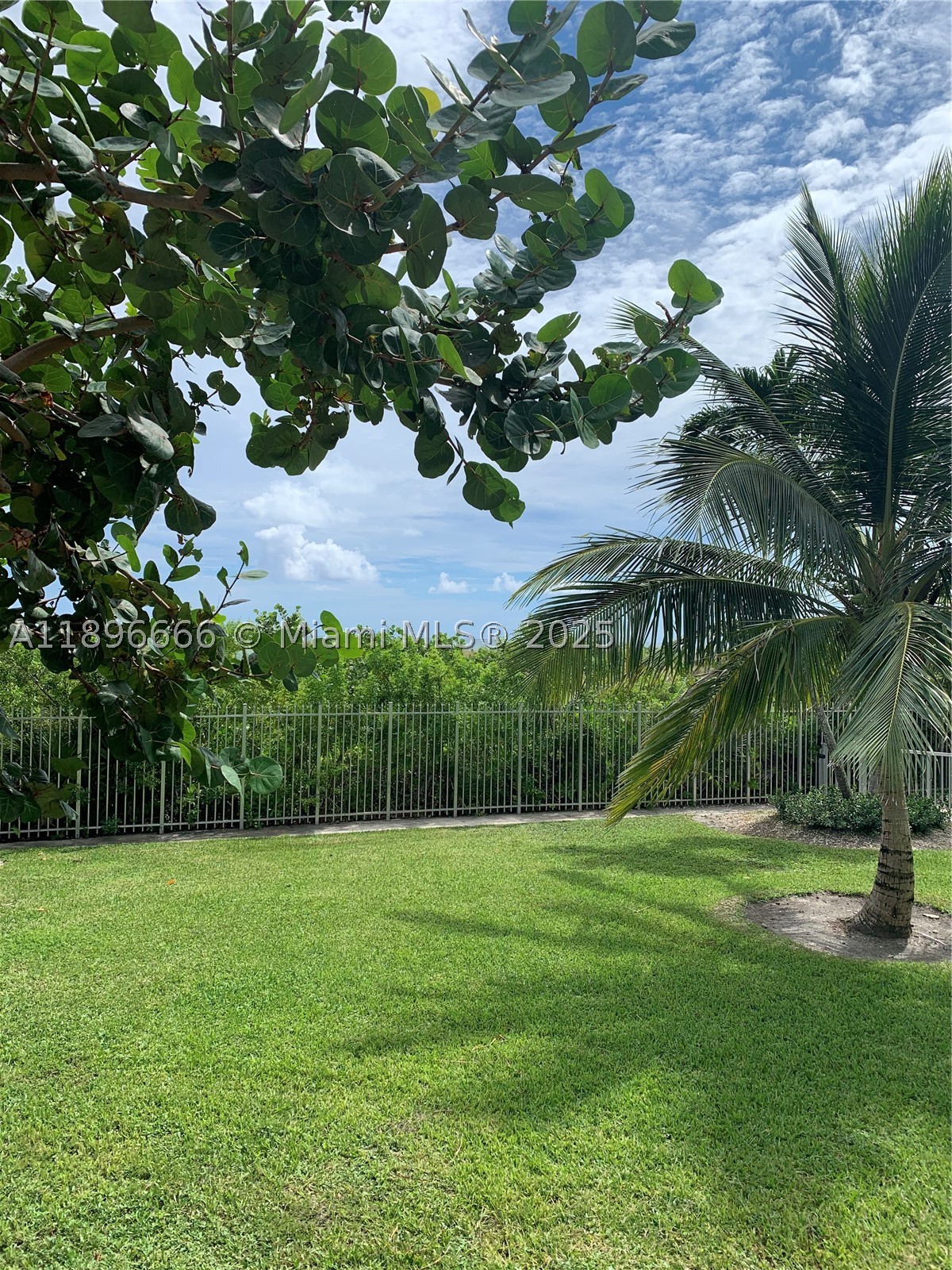177 Ocean Lane Dr #208, Key Biscayne FL 33149