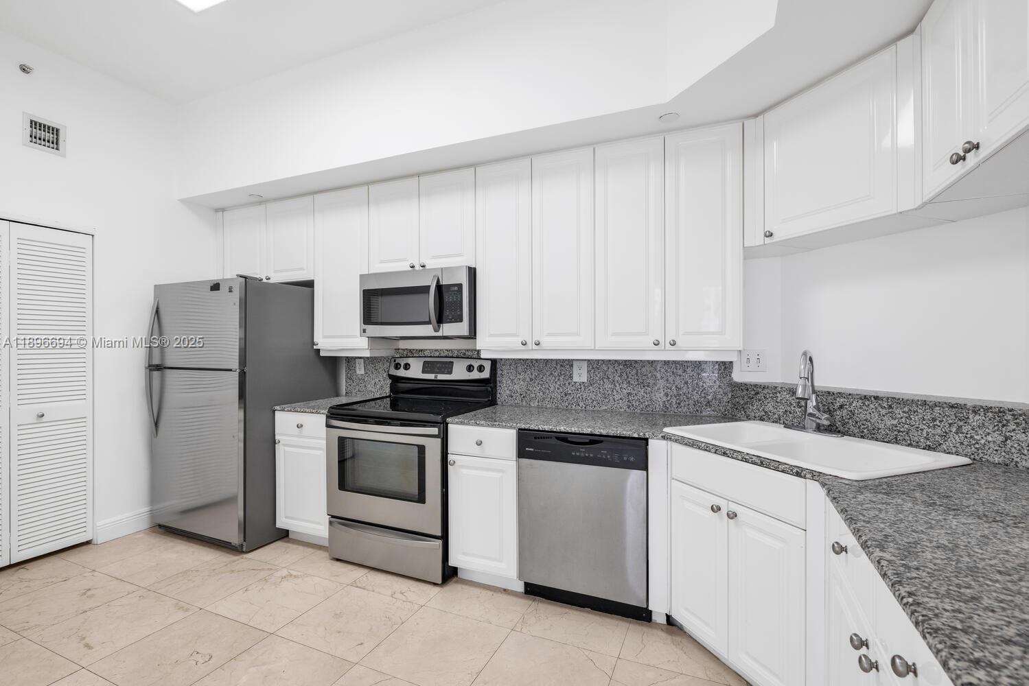 888 Brickell Key Dr #2607, Miami FL 33131