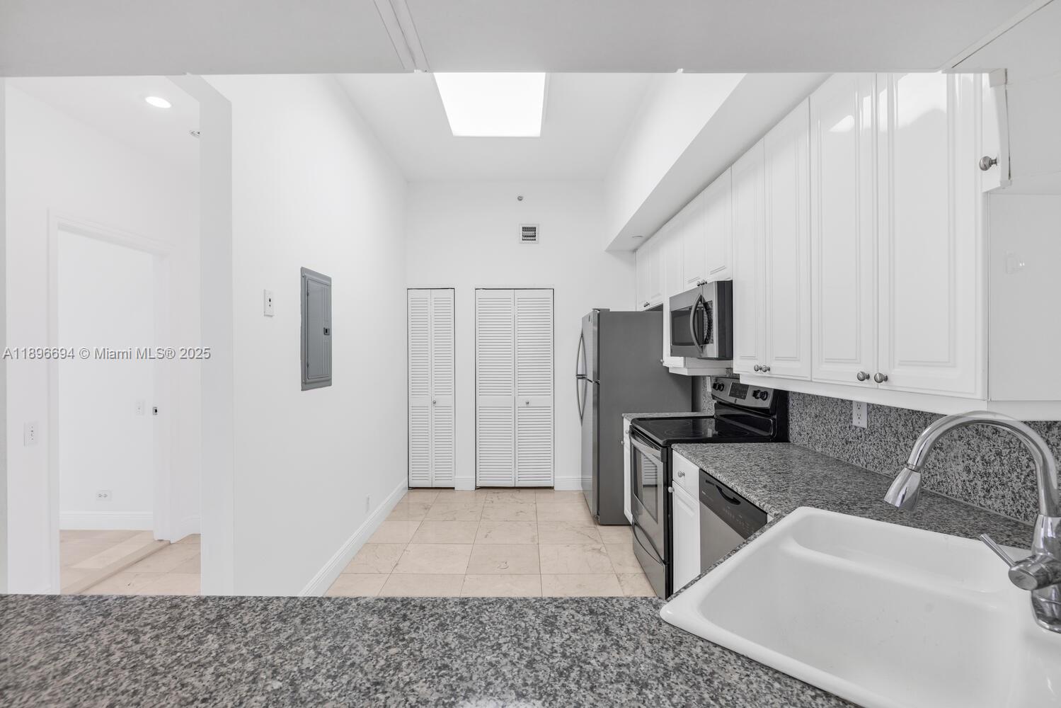 888 Brickell Key Dr #2607, Miami FL 33131