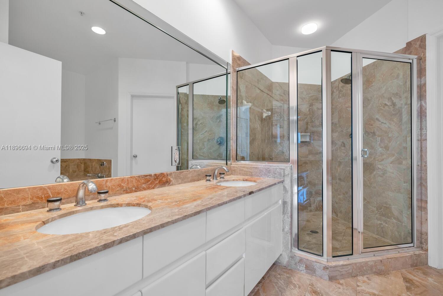 888 Brickell Key Dr #2607, Miami FL 33131