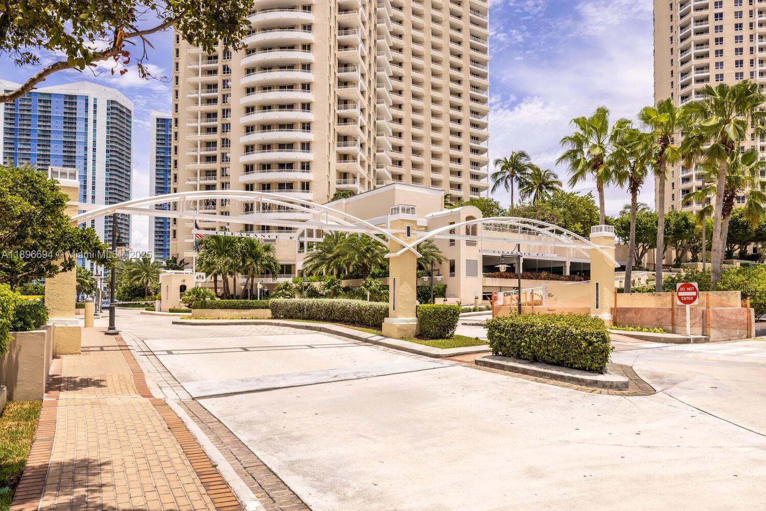 888 Brickell Key Dr #2607, Miami FL 33131