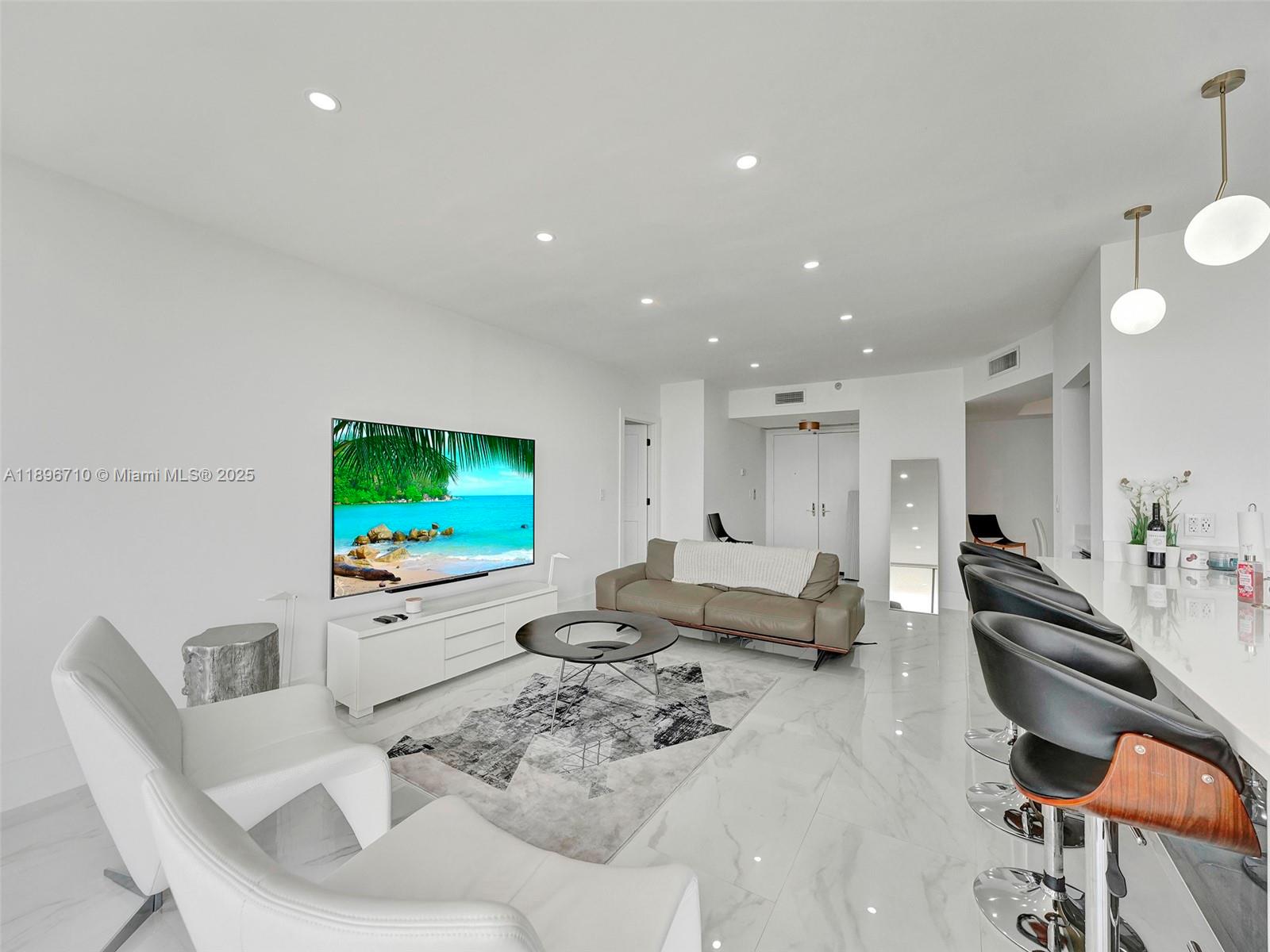 20281 E Country Club Dr #2109, Aventura FL 33180