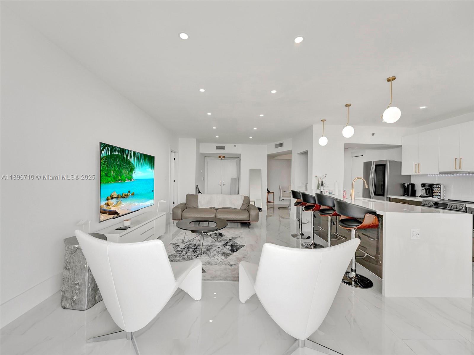 20281 E Country Club Dr #2109, Aventura FL 33180