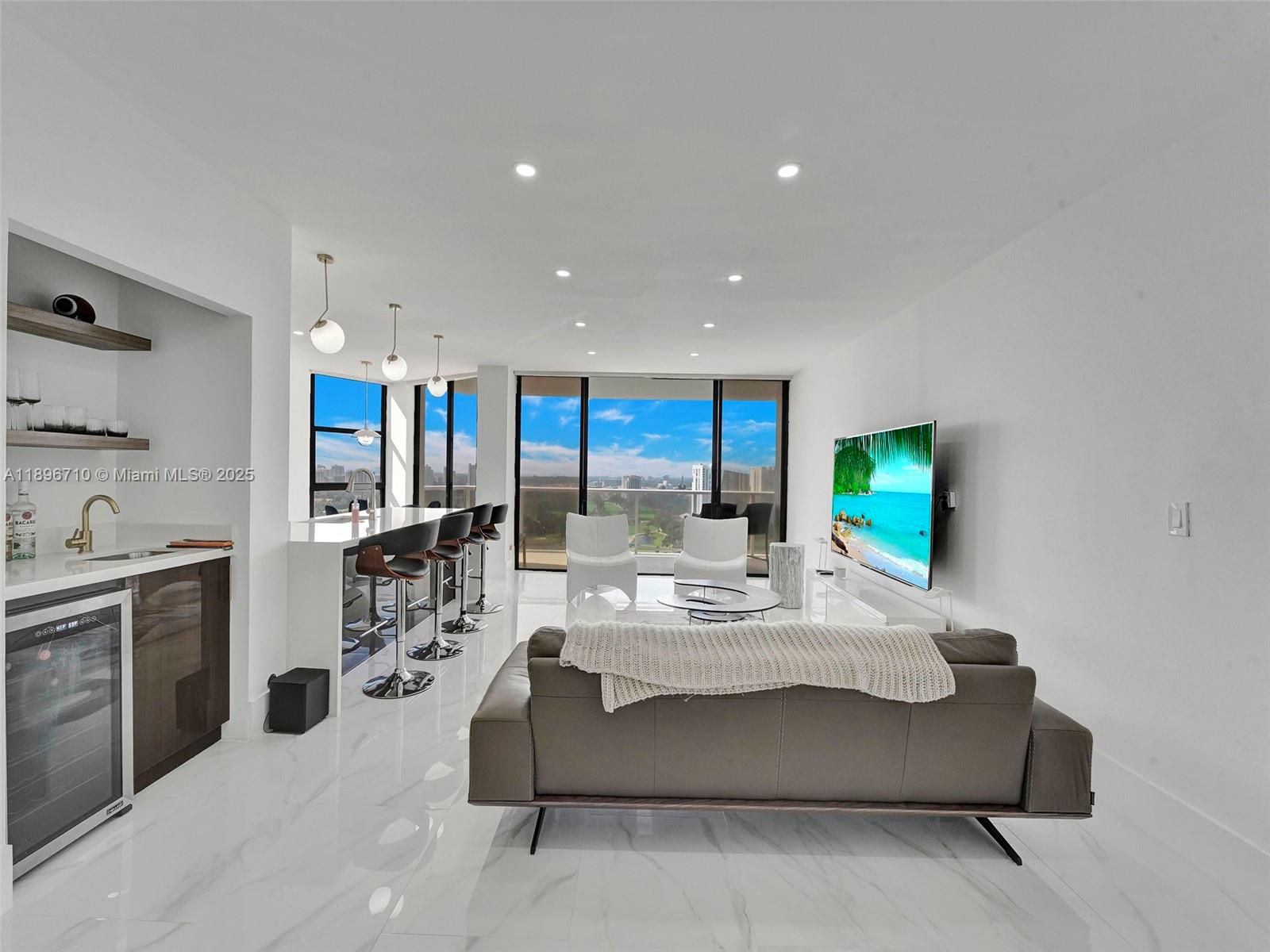 20281 E Country Club Dr #2109, Aventura FL 33180