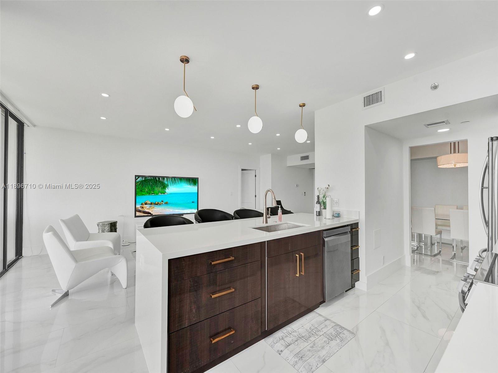 20281 E Country Club Dr #2109, Aventura FL 33180