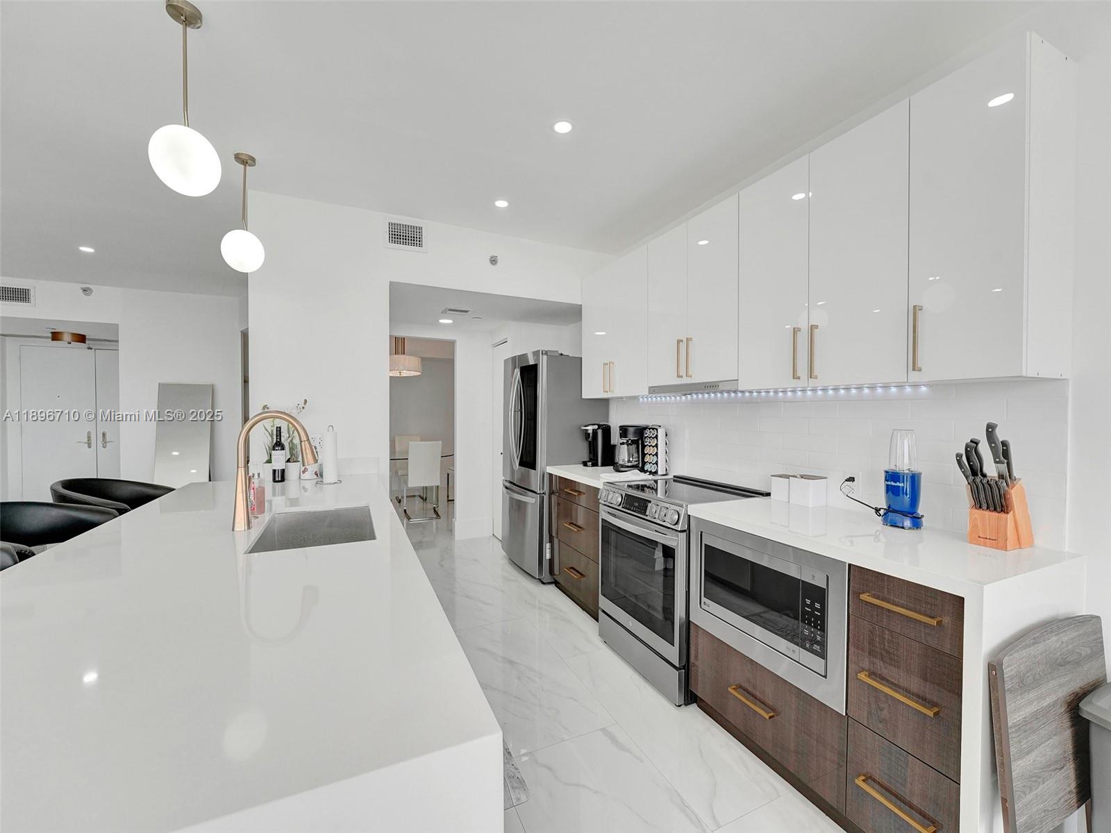 20281 E Country Club Dr #2109, Aventura FL 33180