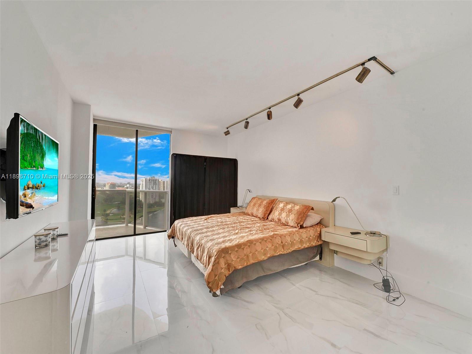 20281 E Country Club Dr #2109, Aventura FL 33180
