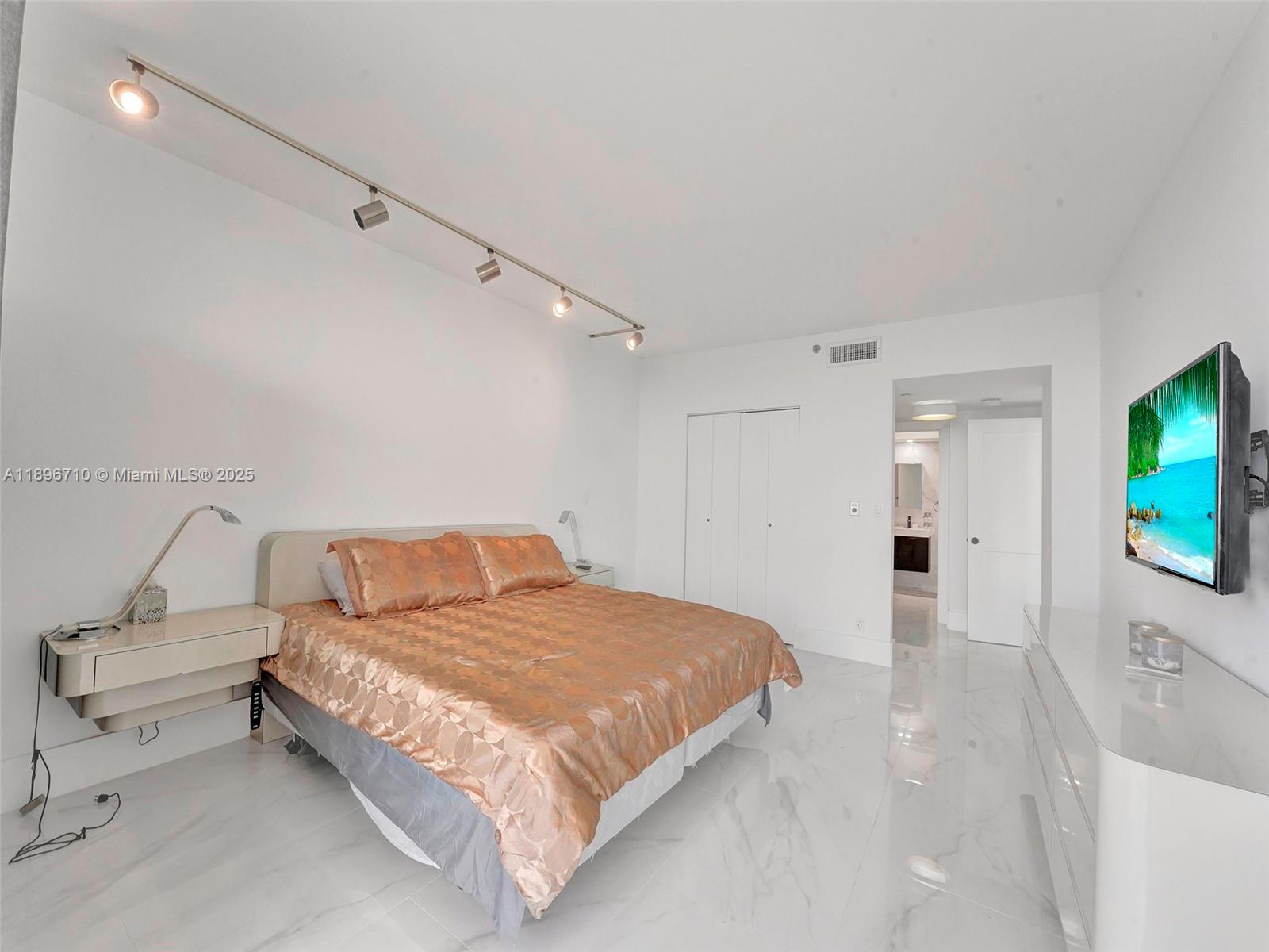 20281 E Country Club Dr #2109, Aventura FL 33180