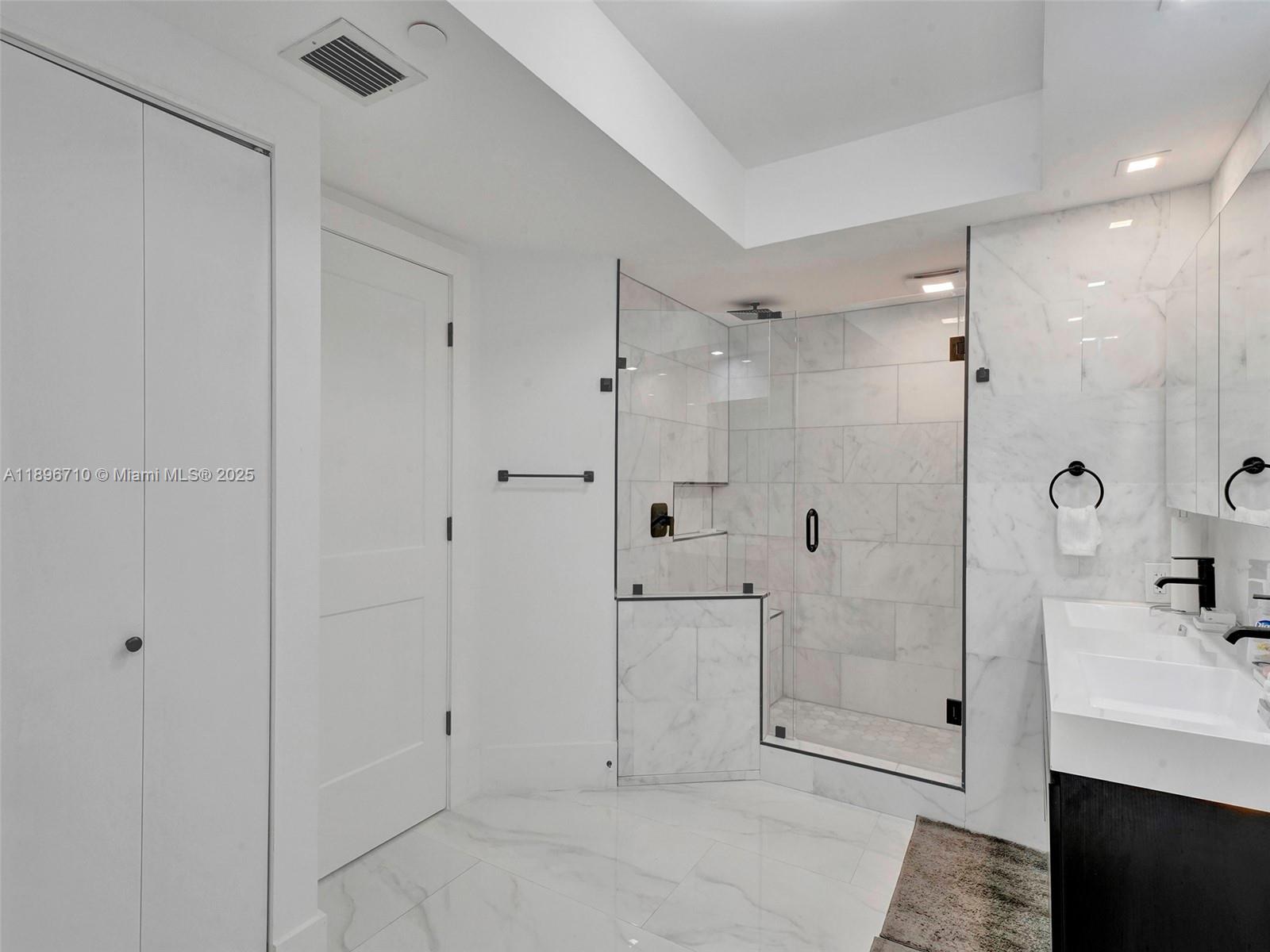 20281 E Country Club Dr #2109, Aventura FL 33180