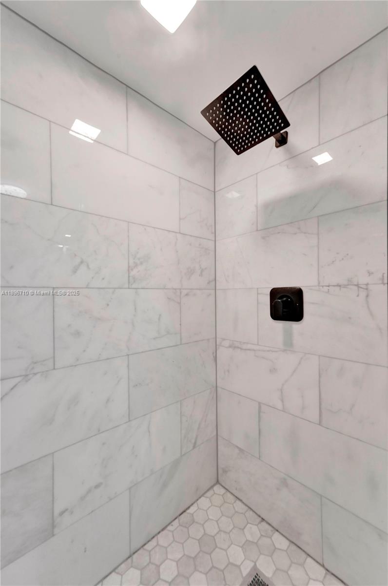 20281 E Country Club Dr #2109, Aventura FL 33180