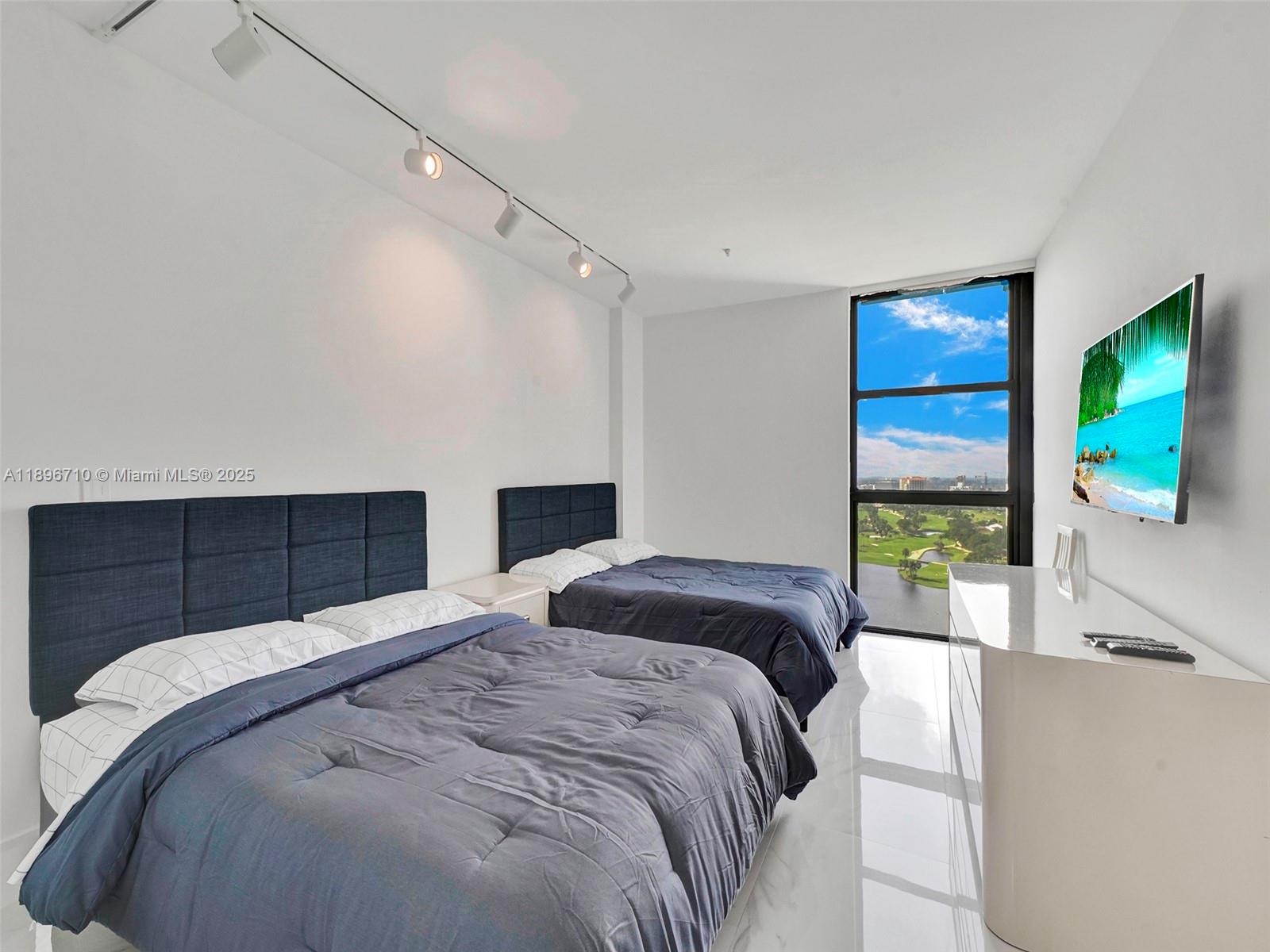 20281 E Country Club Dr #2109, Aventura FL 33180