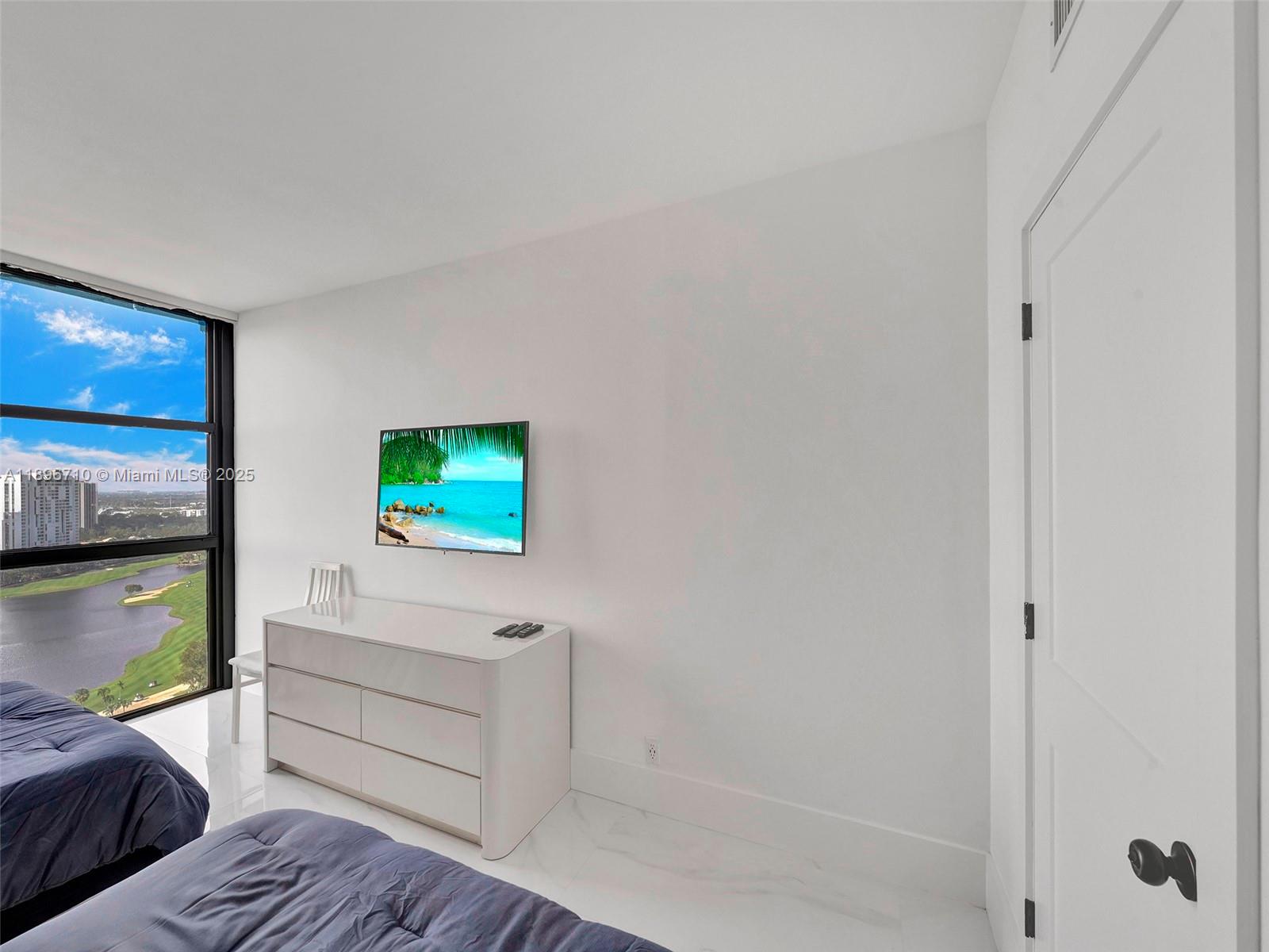 20281 E Country Club Dr #2109, Aventura FL 33180