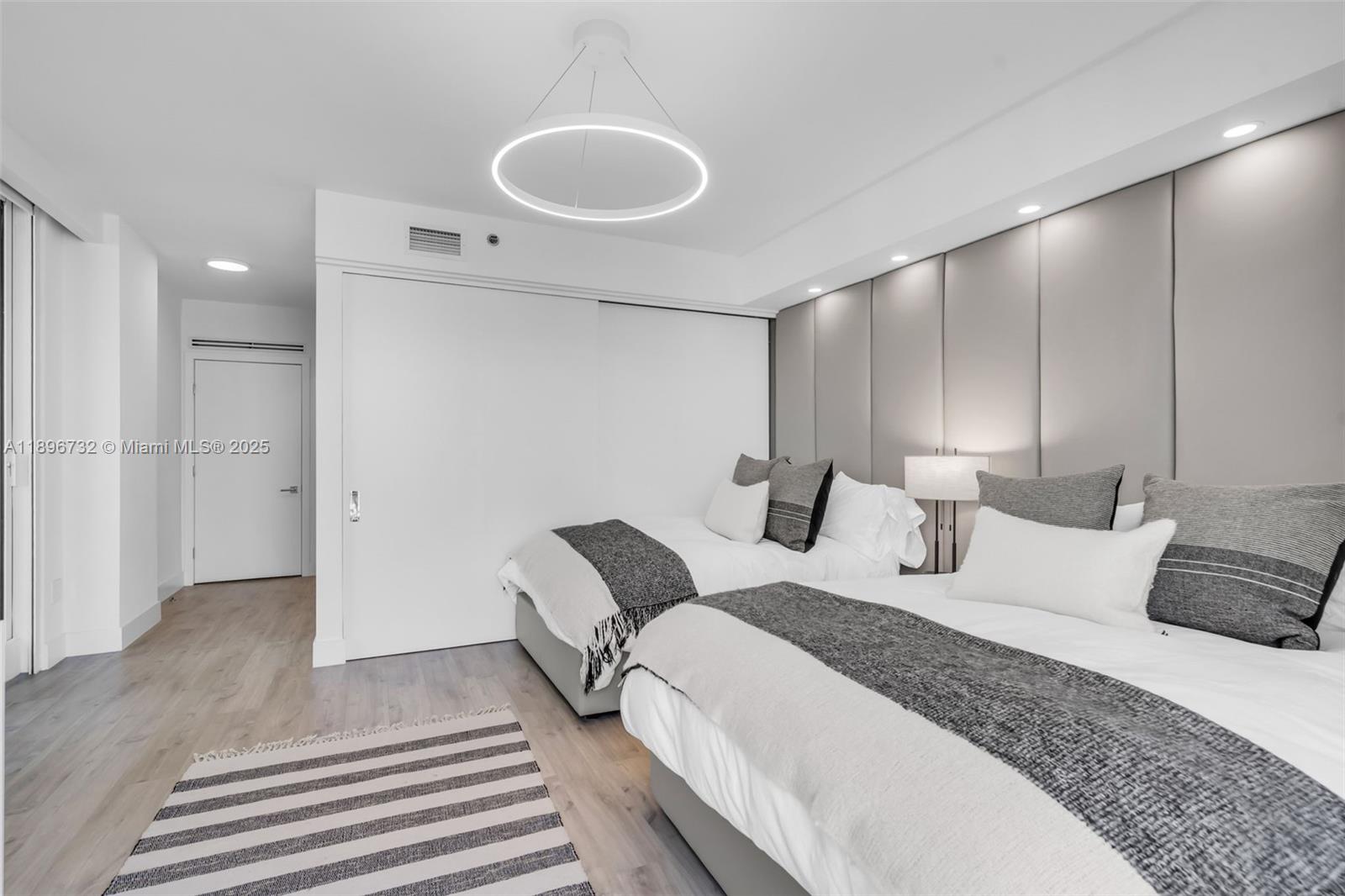 791 Crandon Blvd #1404, Key Biscayne FL 33149