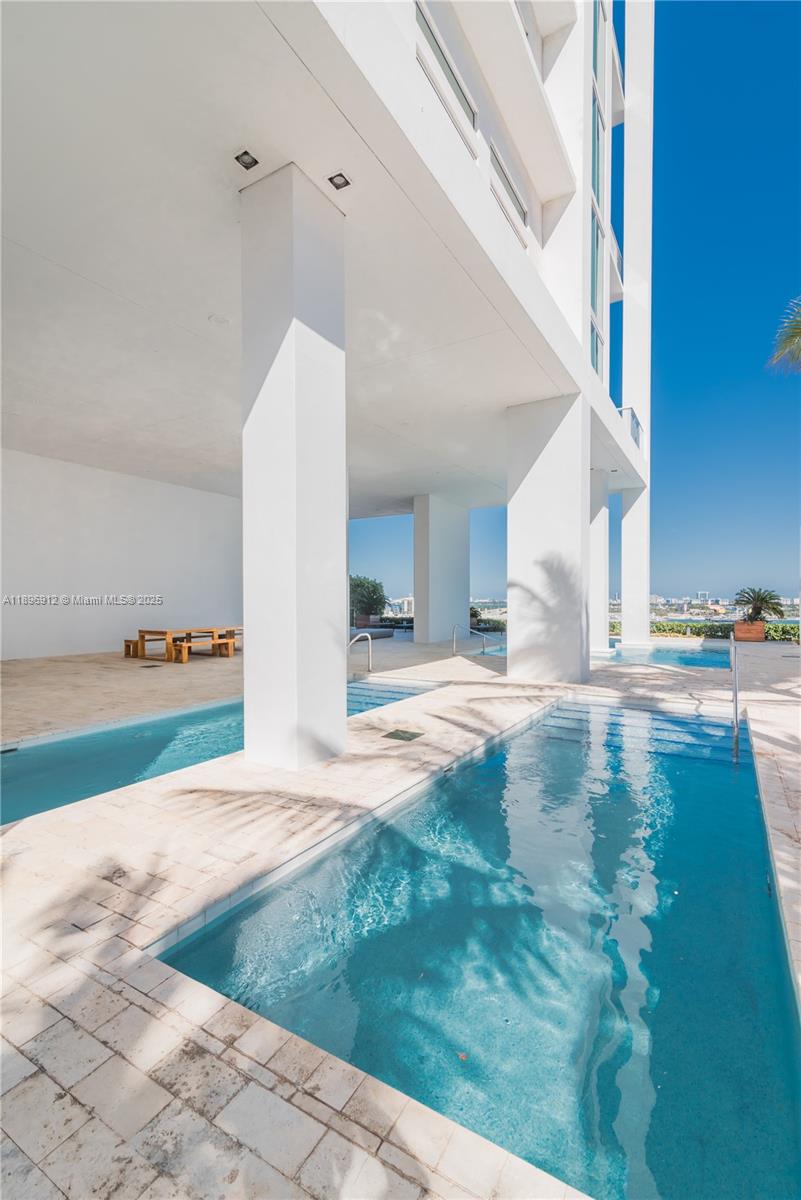 1040 Biscayne Blvd #2402, Miami FL 33132