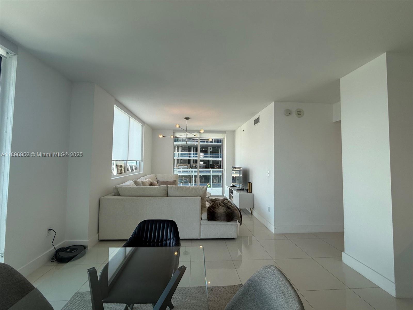 244 Biscayne Blvd #3708, Miami FL 33132