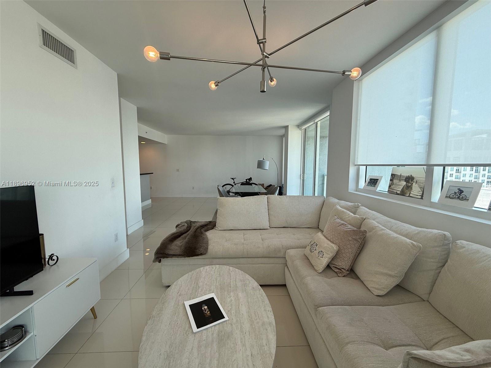 244 Biscayne Blvd #3708, Miami FL 33132