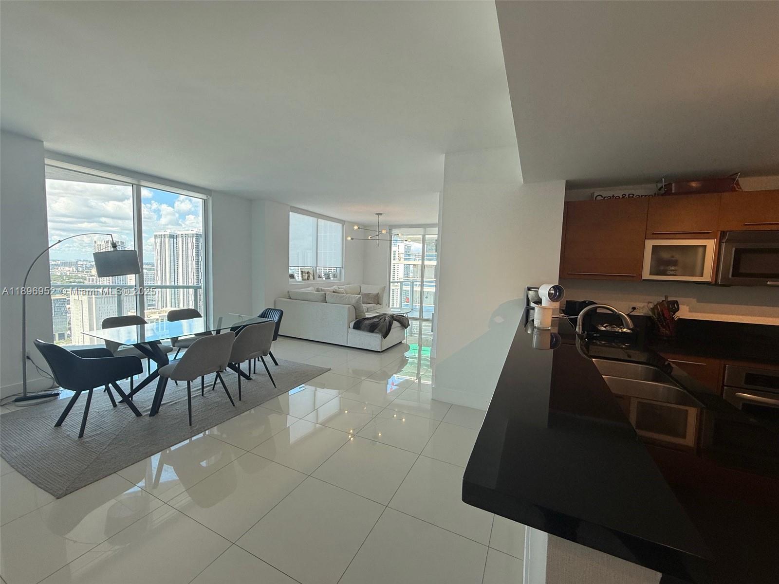 244 Biscayne Blvd #3708, Miami FL 33132