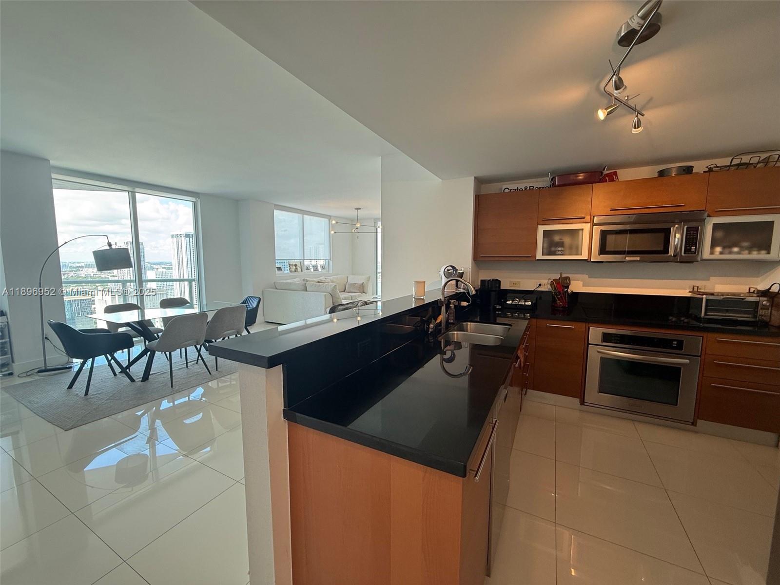 244 Biscayne Blvd #3708, Miami FL 33132