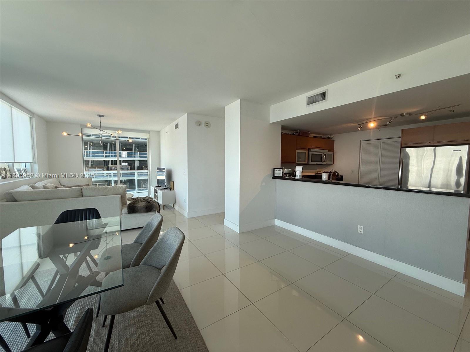 244 Biscayne Blvd #3708, Miami FL 33132