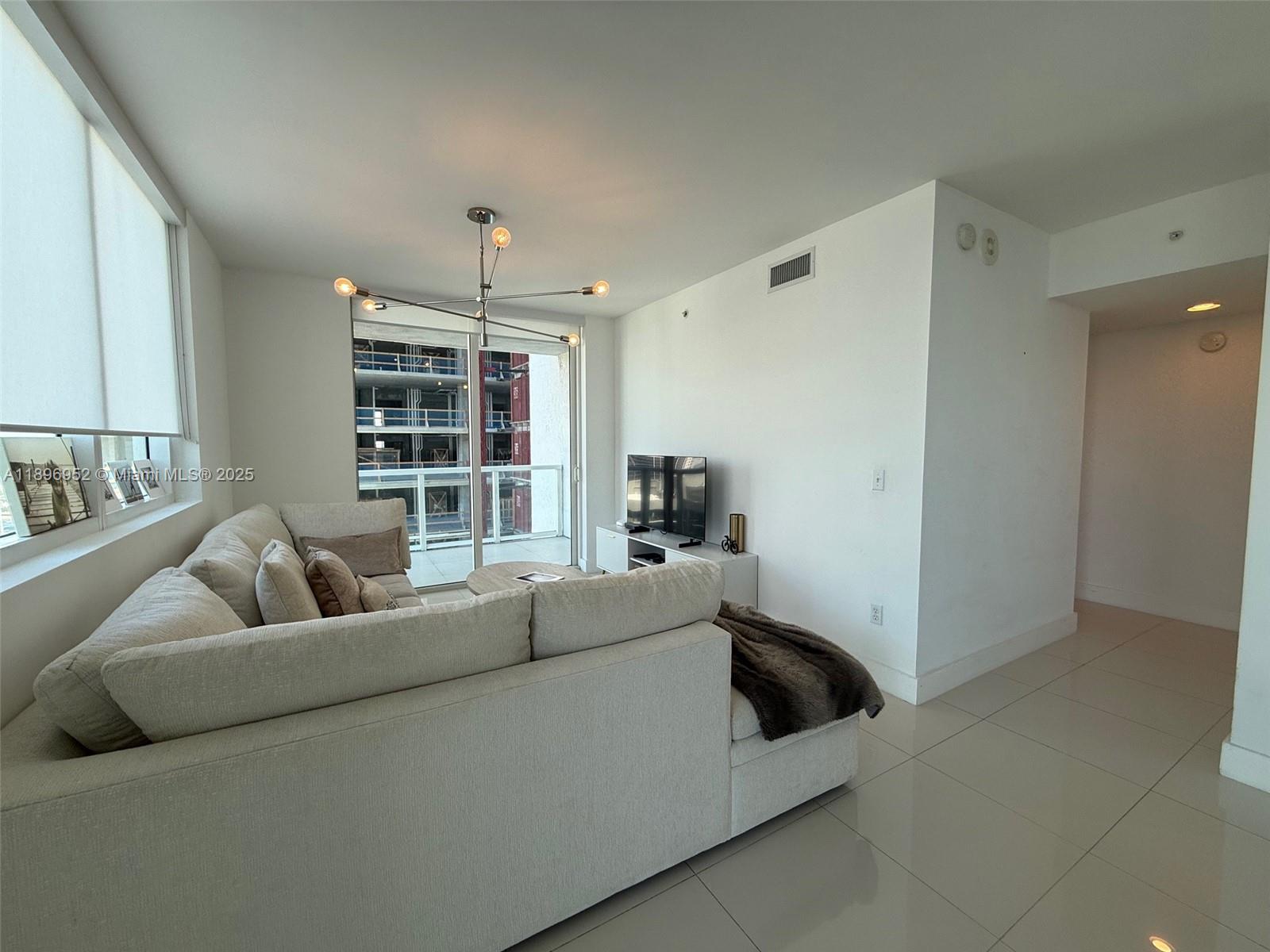 244 Biscayne Blvd #3708, Miami FL 33132