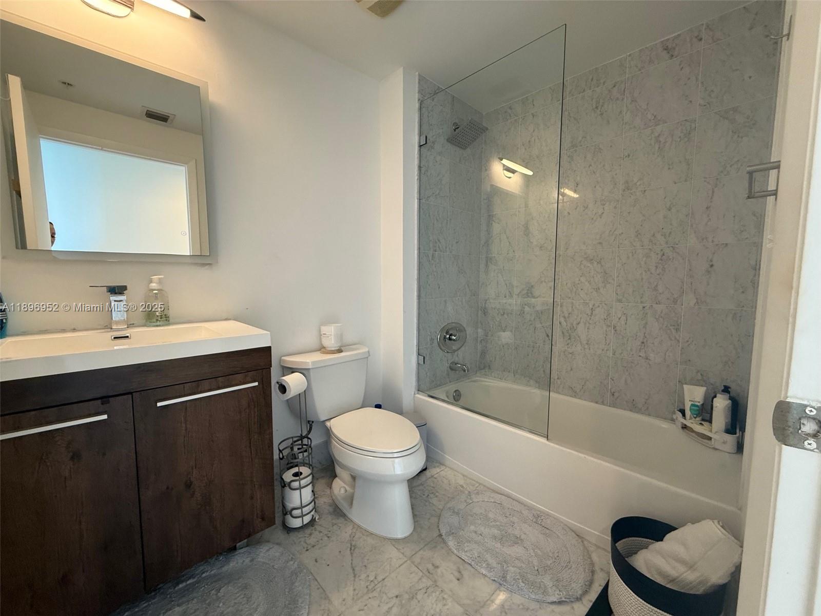244 Biscayne Blvd #3708, Miami FL 33132