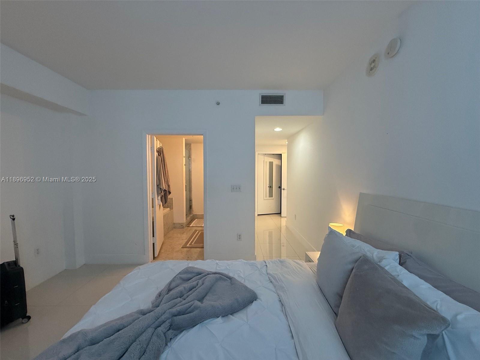 244 Biscayne Blvd #3708, Miami FL 33132