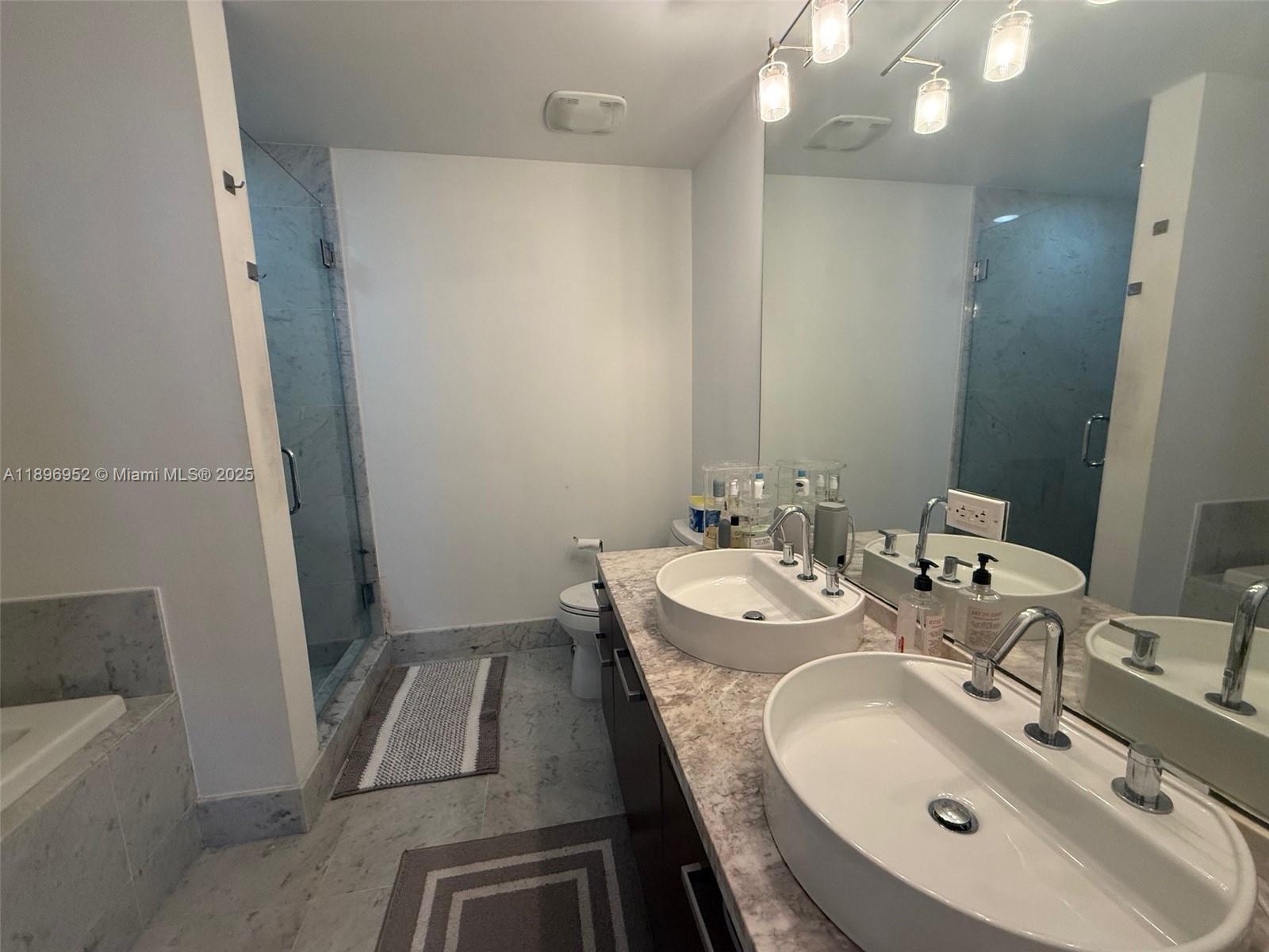 244 Biscayne Blvd #3708, Miami FL 33132