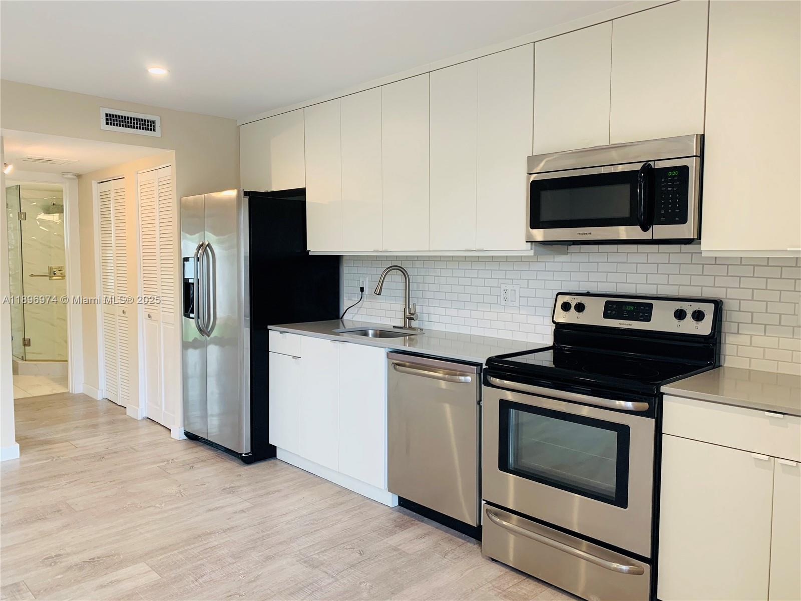 2412 NE 26th St #4, Fort Lauderdale FL 33305