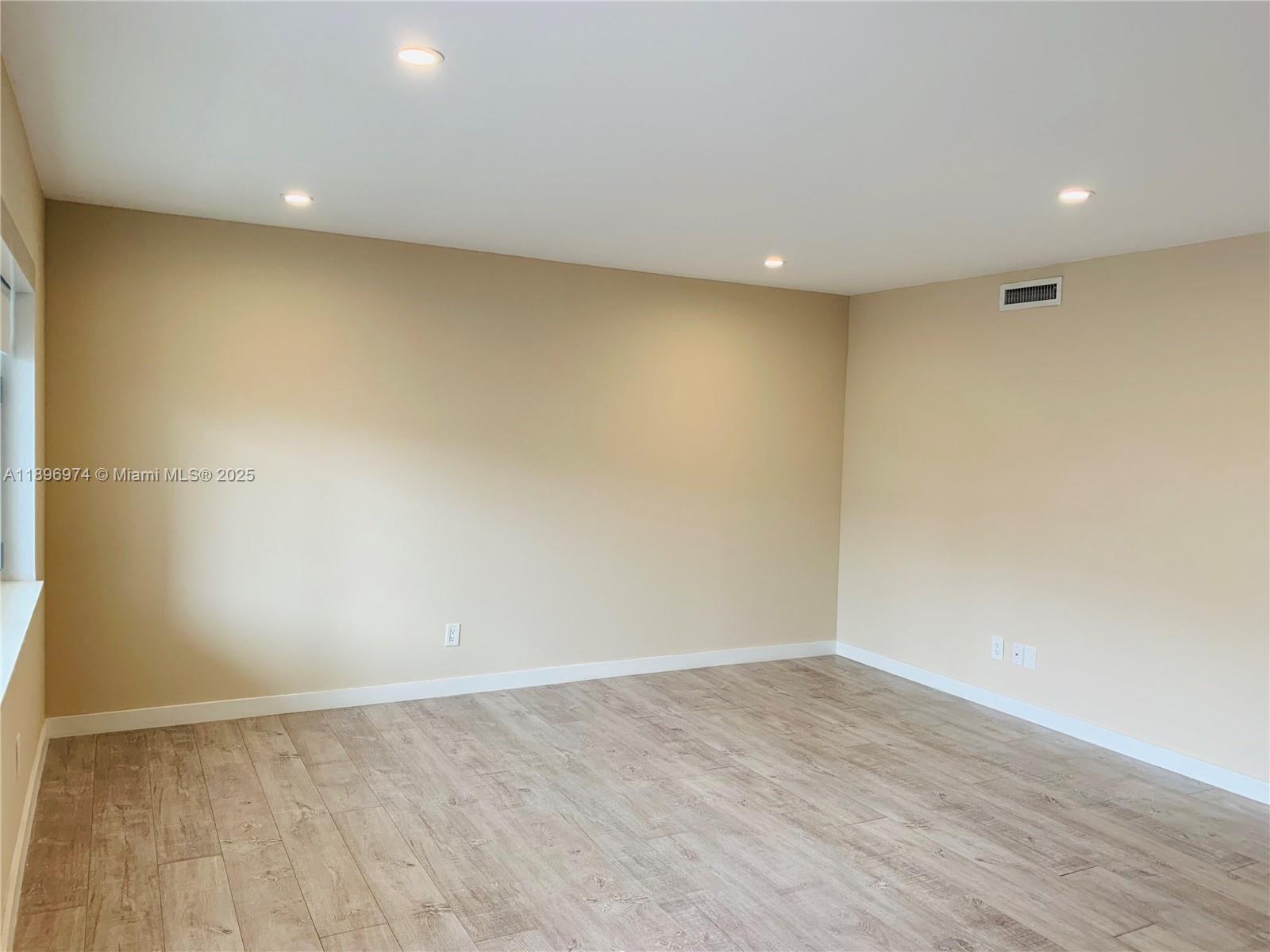 2412 NE 26th St #4, Fort Lauderdale FL 33305