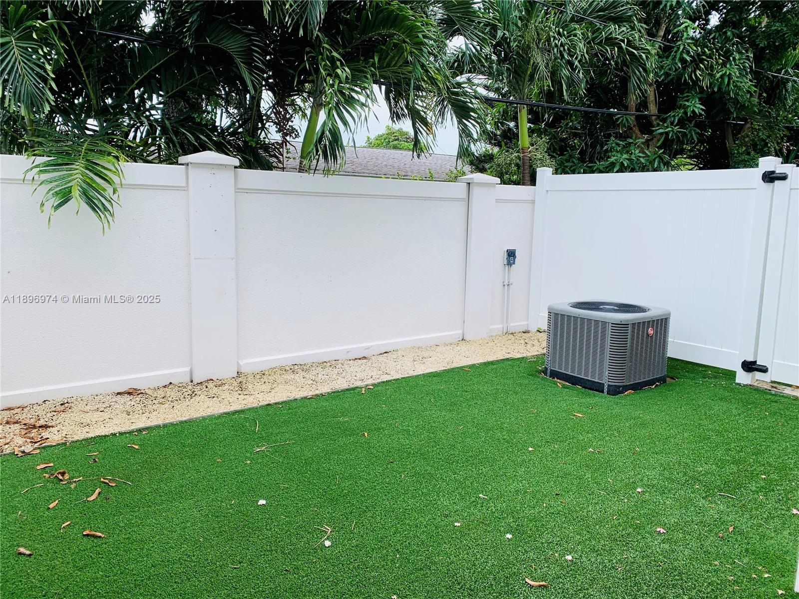2412 NE 26th St #4, Fort Lauderdale FL 33305