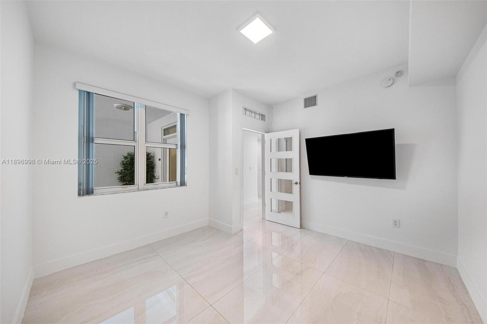 7918 Harbor Island Dr #207, North Bay Village FL 33141