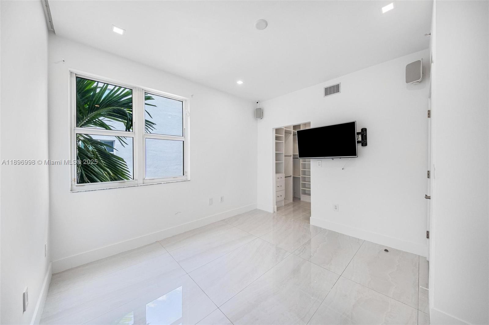 7918 Harbor Island Dr #207, North Bay Village FL 33141