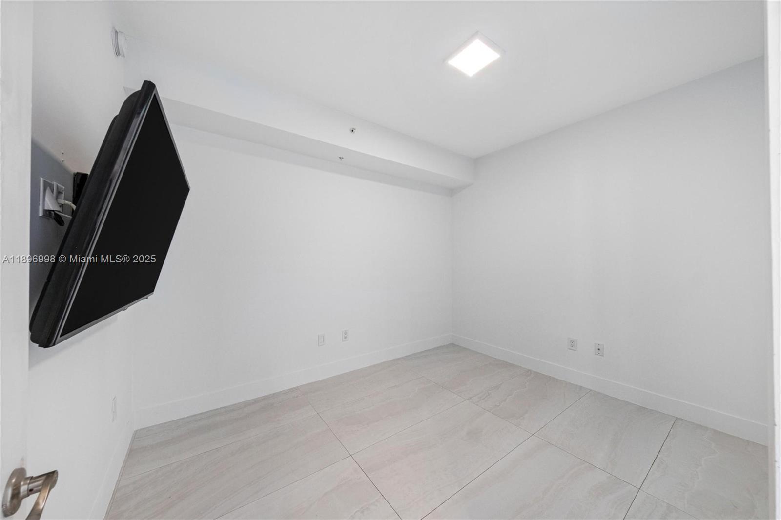 7918 Harbor Island Dr #207, North Bay Village FL 33141
