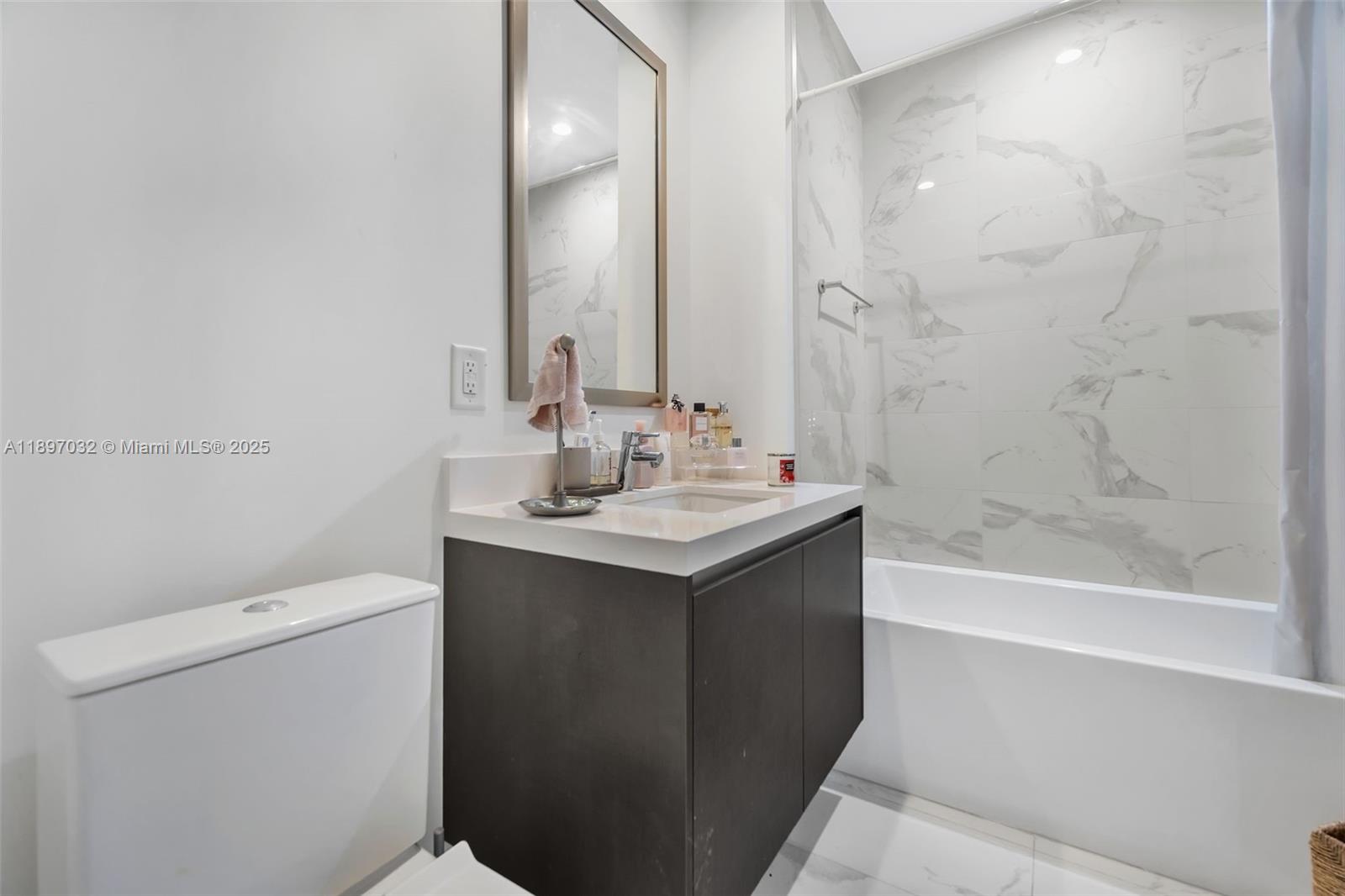 851 NE 1st Ave #806, Miami FL 33132