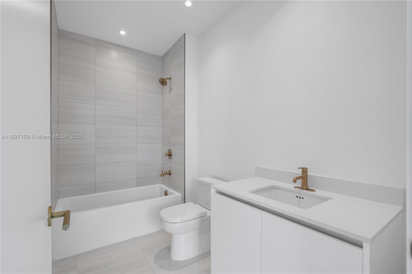 2655 S Bayshore #1506, Coconut Grove FL 33133