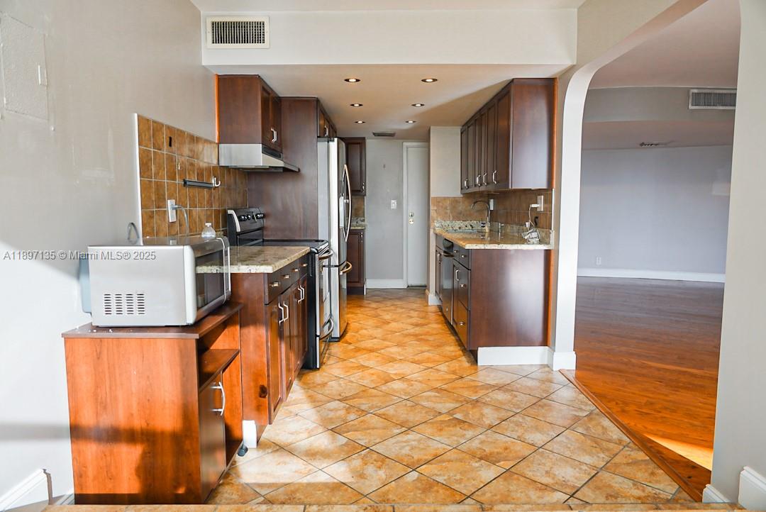100 Golden Isles Dr #10, Hallandale Beach FL 33009