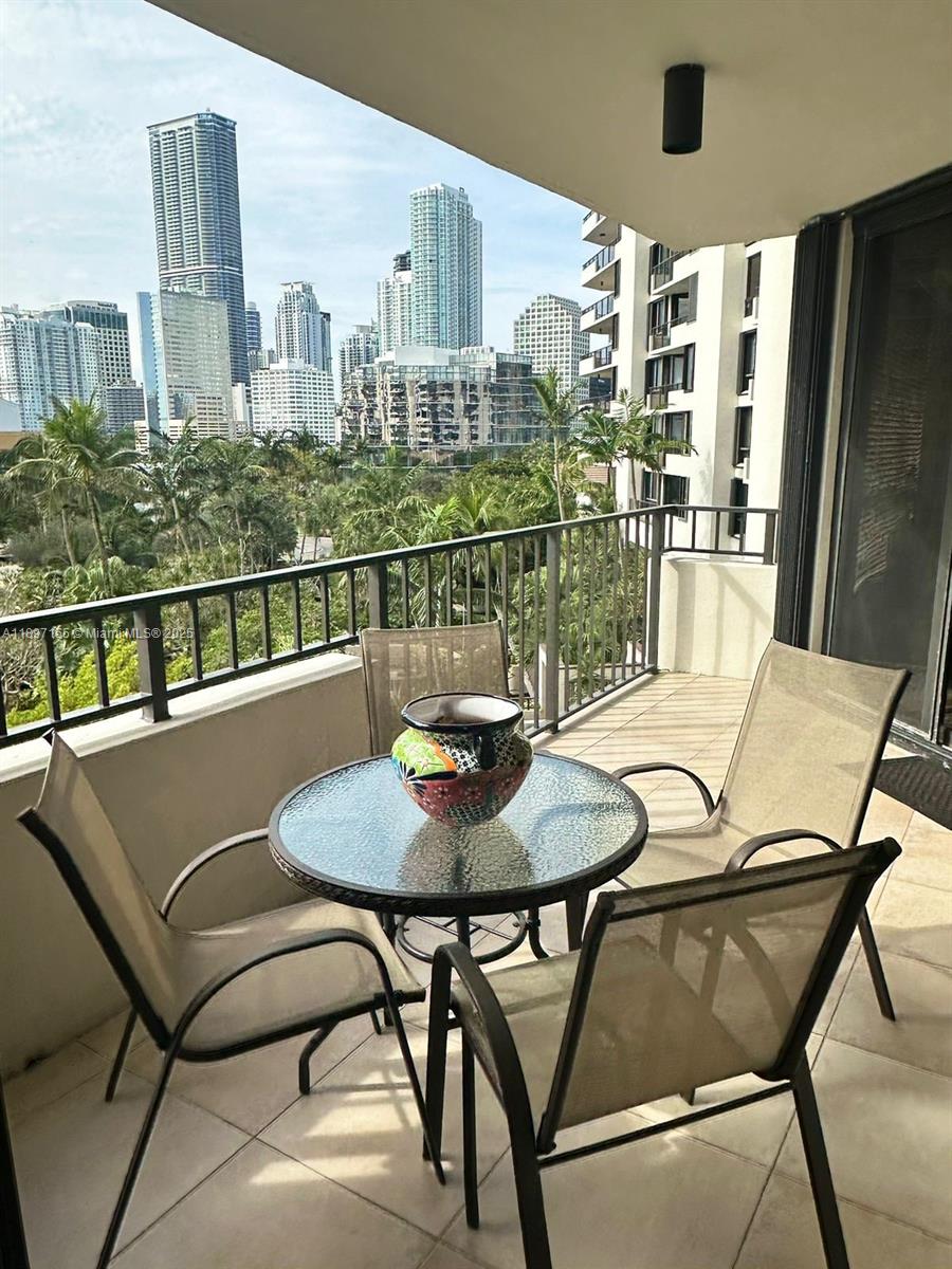 520 Brickell Key Dr #A605, Miami FL 33131