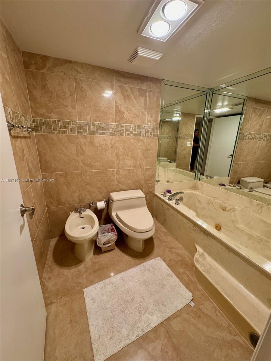 520 Brickell Key Dr #A605, Miami FL 33131