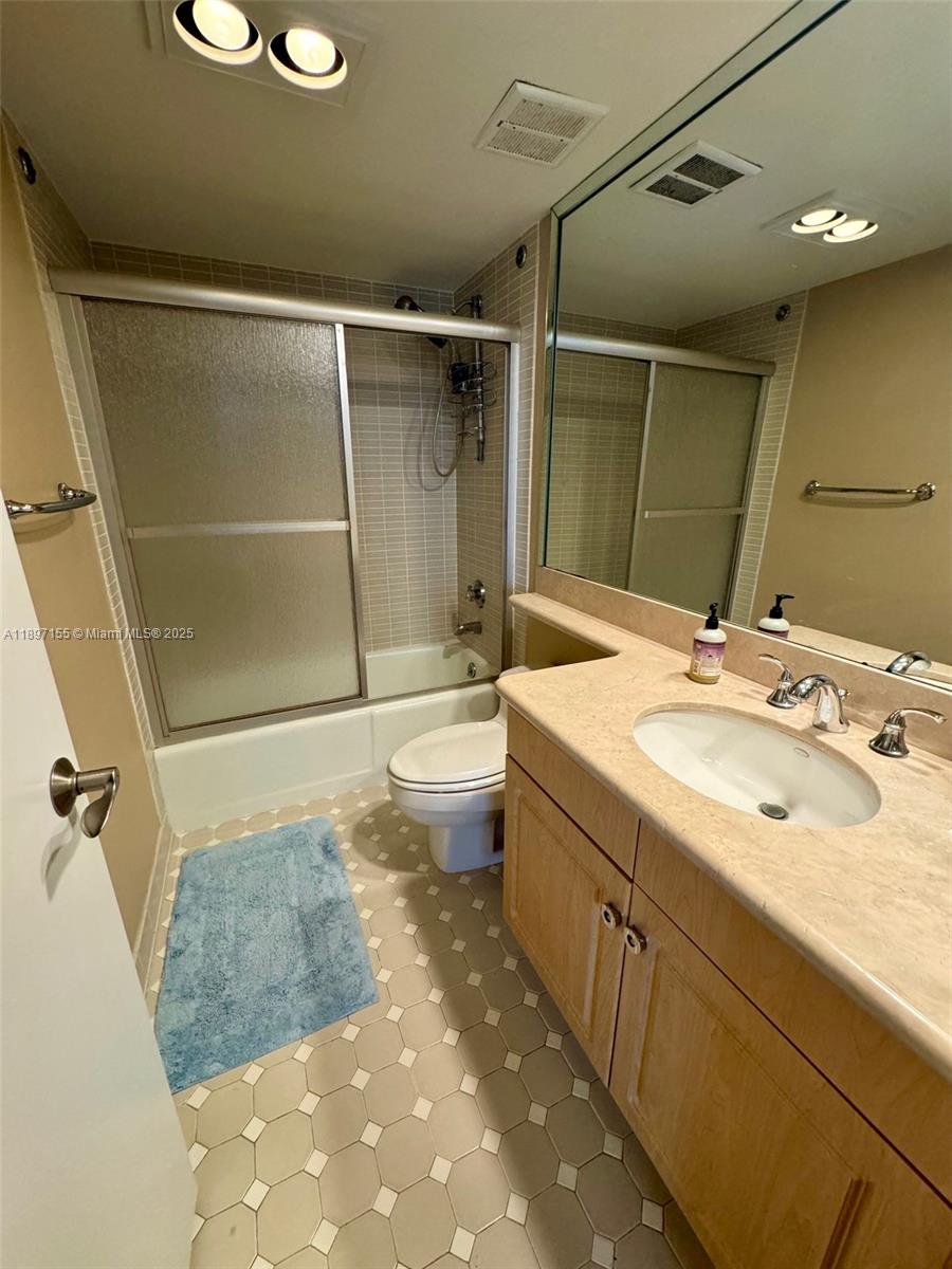 520 Brickell Key Dr #A605, Miami FL 33131