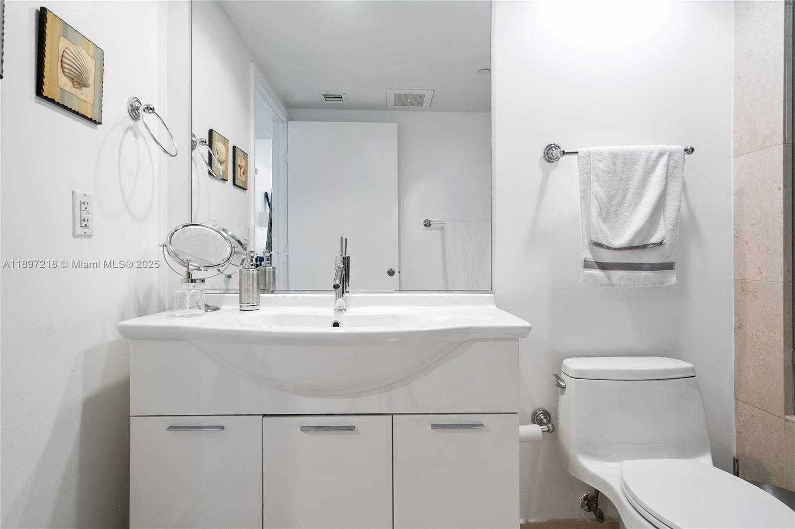 475 Brickell Ave #608, Miami FL 33131