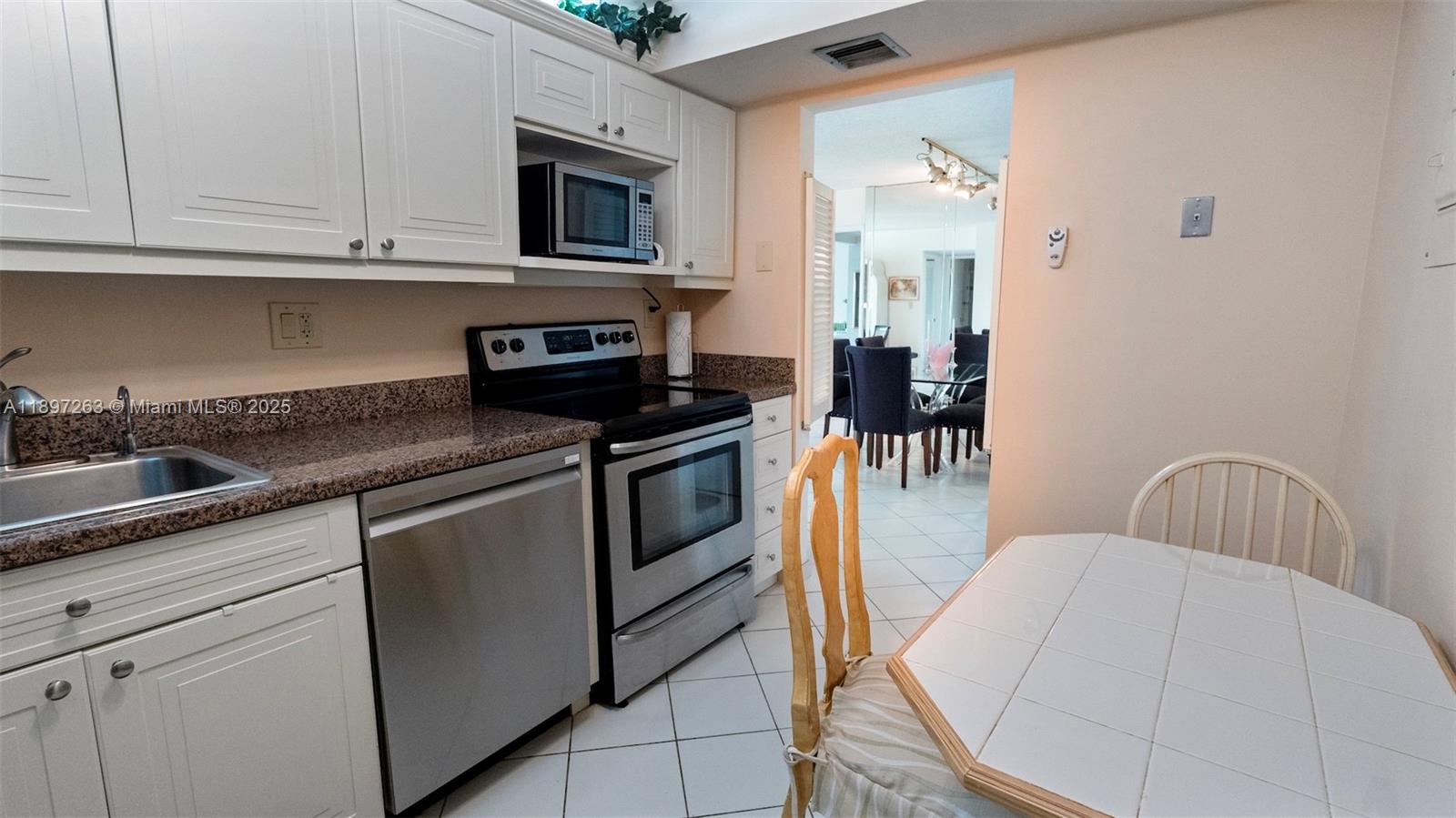 3701 N Country Club Dr #606, Aventura FL 33180