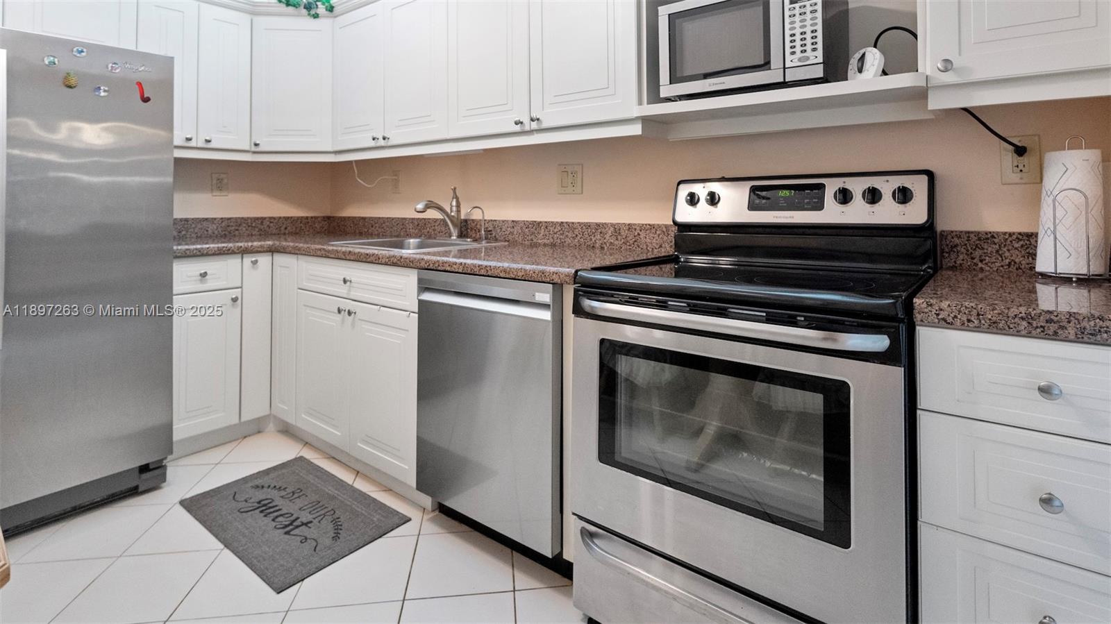 3701 N Country Club Dr #606, Aventura FL 33180